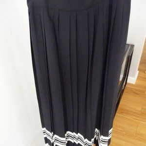 LIZ CLAIBORN midi/maxi navy-blue and off white pleated skirt size 10